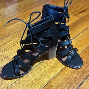 Steve Madden Dayna lace up heel size 7